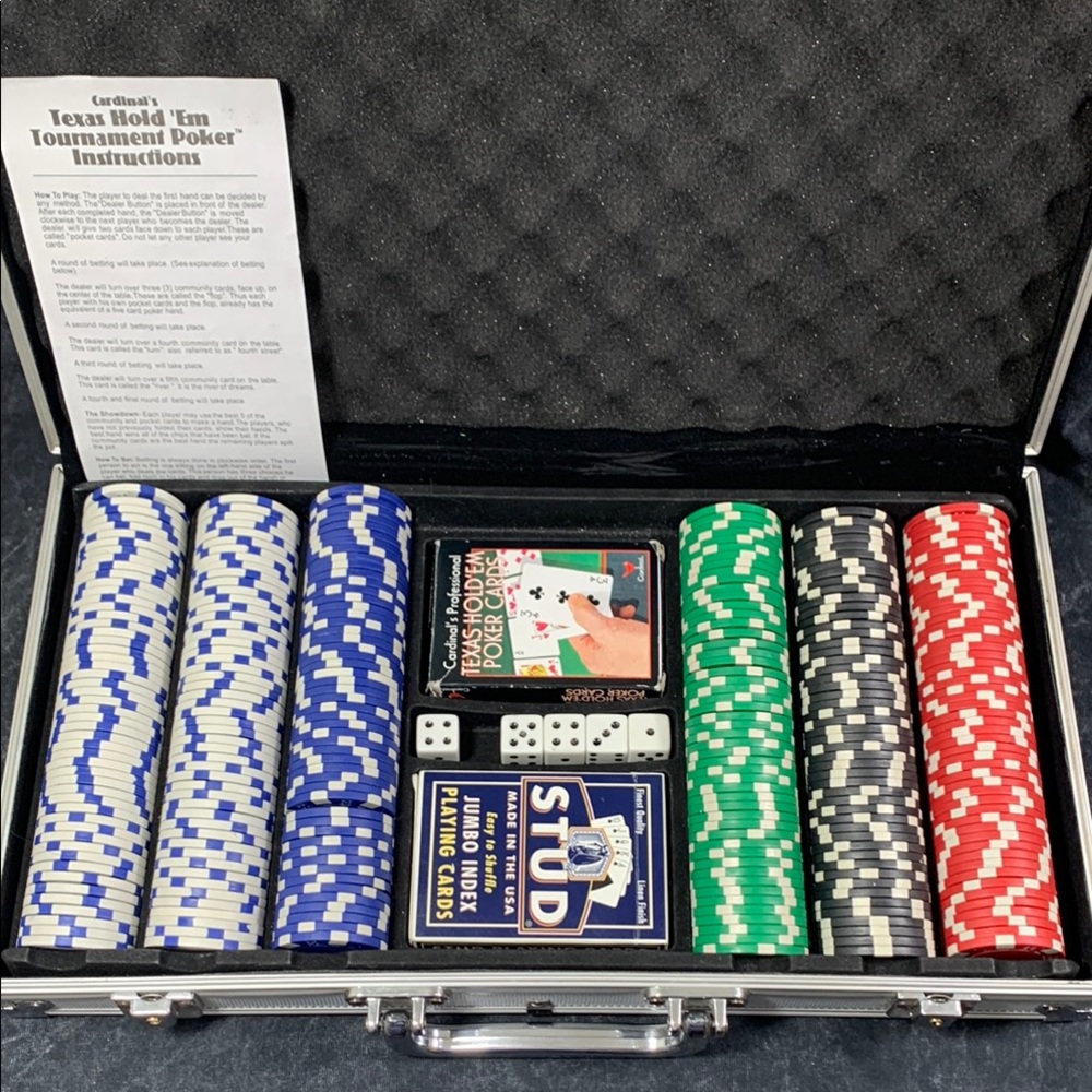 Cardinal’s Texas Hold ‘Em poker game set with case.